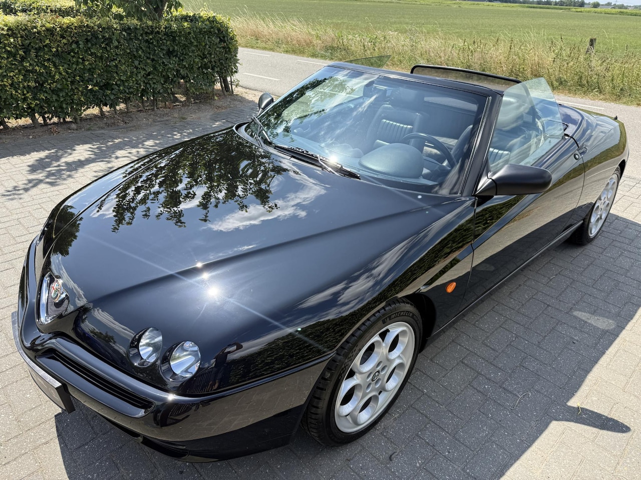 Alfa Romeo Spider - 3.0-12V V6 L 74.855 KM - Eerste eigenaar - Komplete historie! - AutoWereld.nl