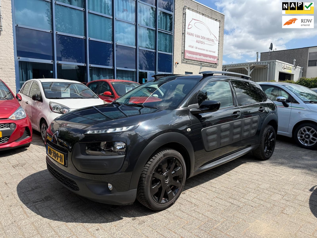 Citroën C4 Cactus - 1.2 PureTech Shine Pano, Trekhaak, Navi, Camera, APK 07/27 - AutoWereld.nl