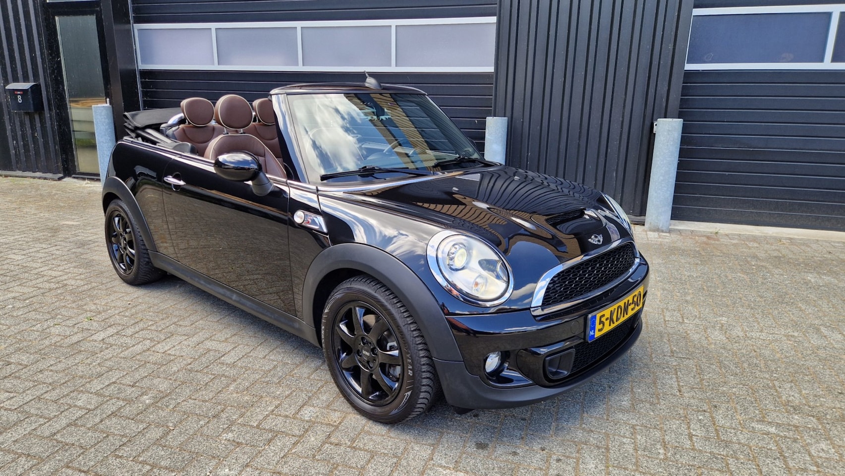 MINI Cabrio - 1.6 Cooper S Chili Airco/Leder/Navi - AutoWereld.nl