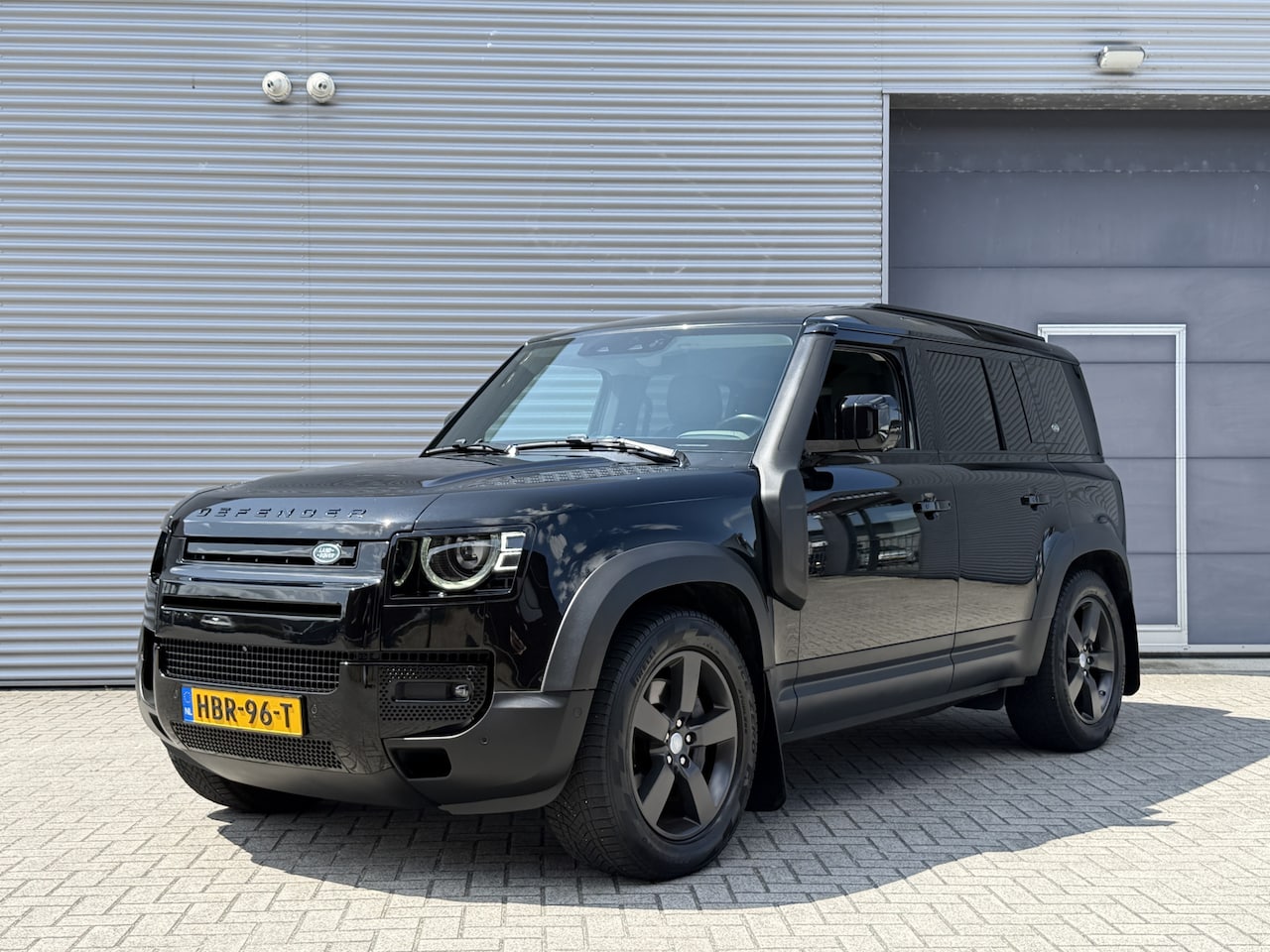 Land Rover Defender 110 - 2.0 P400e 110 X-Dynamic SE I PHEV I Aut. I Leder I Carplay I Meridian Audio - AutoWereld.nl