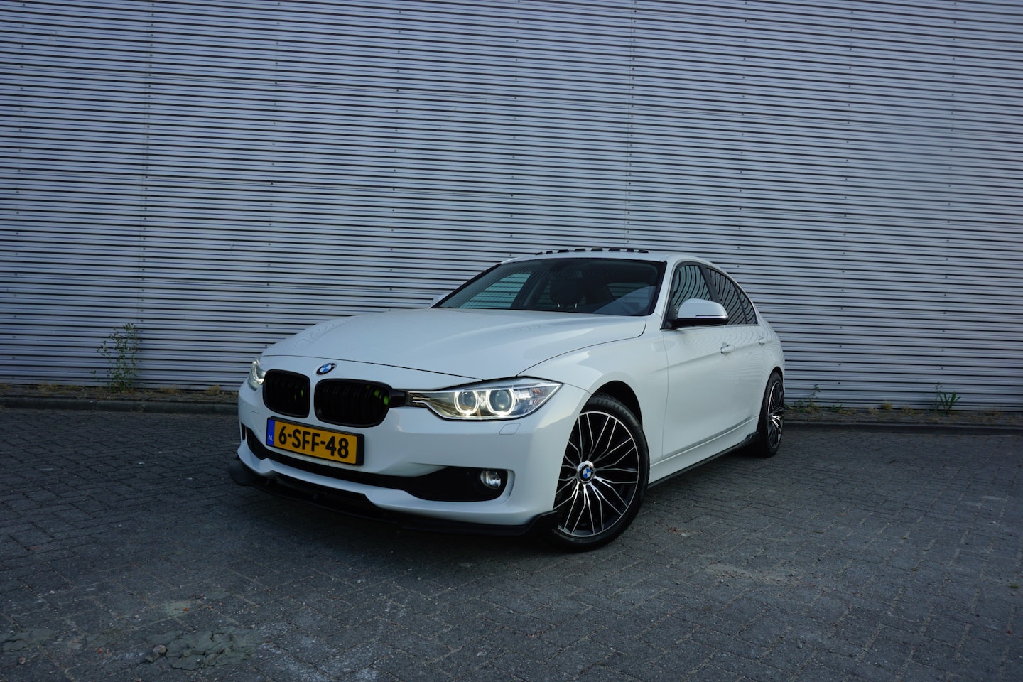 BMW 3-serie - 320i EfficientDynamics Edition Executive Climate / Navi / Cruise / Pano / Stoelverw. / Par - AutoWereld.nl