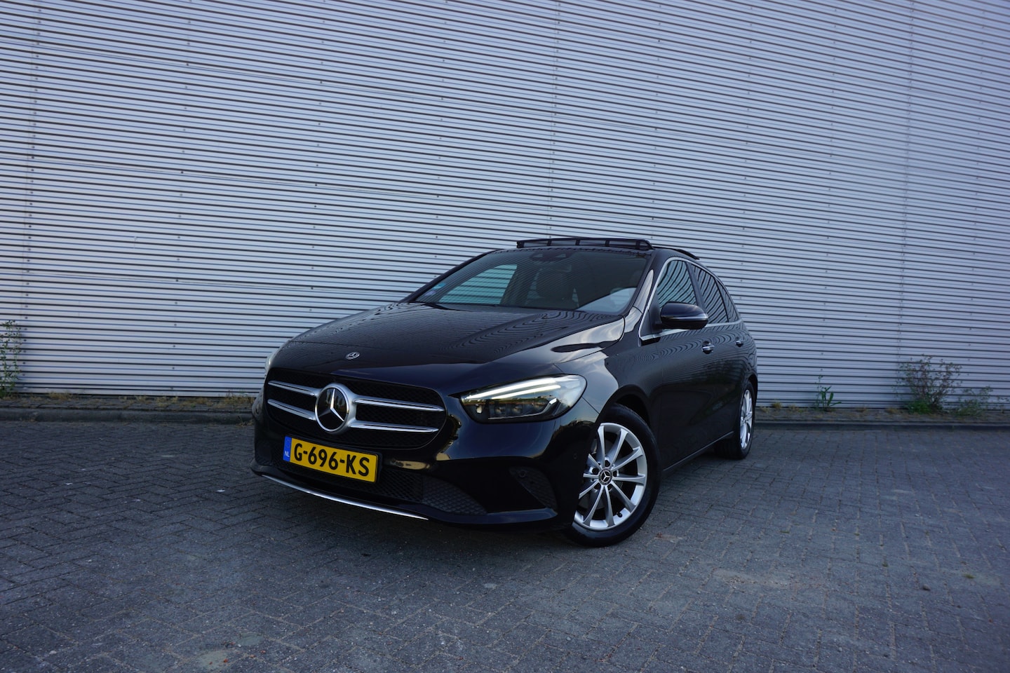 Mercedes-Benz B-klasse - 220 Launch Edition Premium Plus Climate / Navi / Pano / Camera / Stoelverw. / Sfeerverl. / - AutoWereld.nl