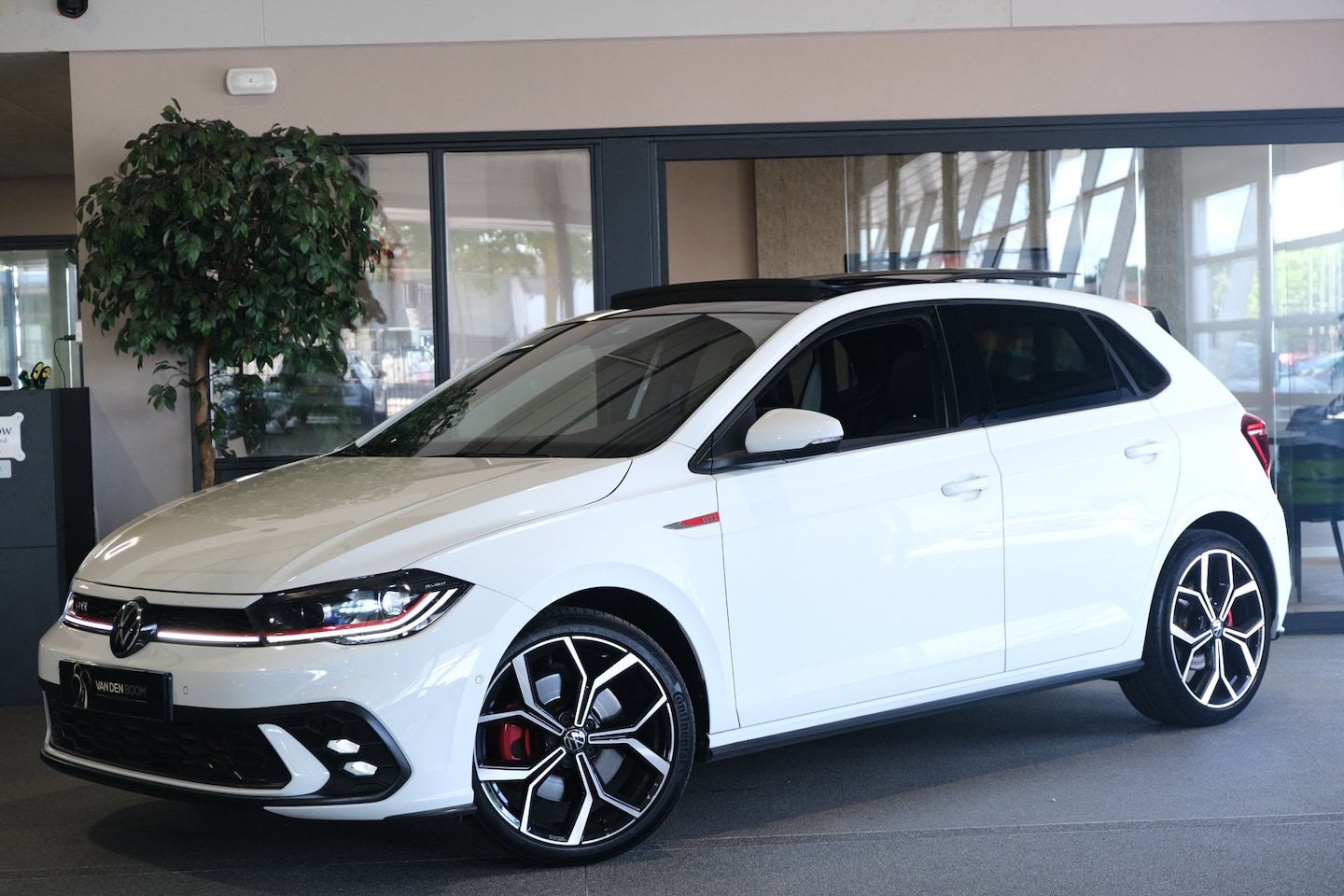 Volkswagen Polo - 2.0 TSI GTI 207PK DSG Facelift Pano Alcantara IQ Cam Kessy ACC - AutoWereld.nl