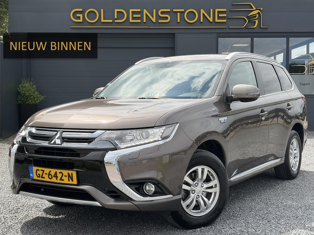 Mitsubishi Outlander - 2.0 PHEV Business Edition 2e Eigenaar,Trekhaak,Camera,Keyless,Navi,Alcantara-Leder,Clima,C - AutoWereld.nl