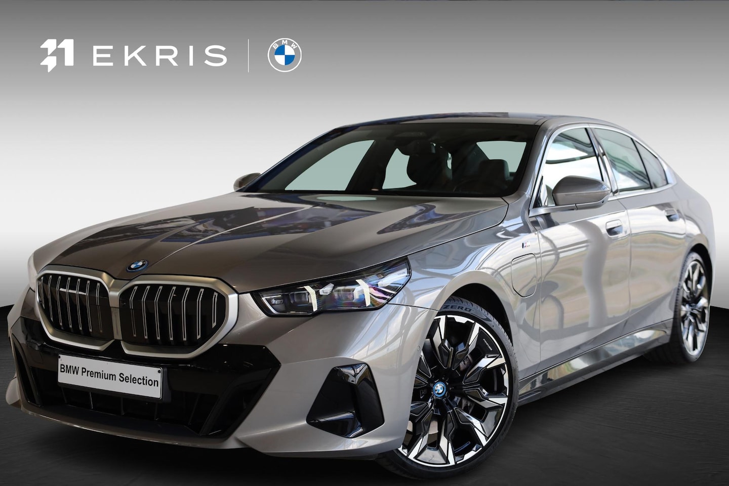 BMW 5-serie - 550e xDrive | Comfortstoelen | Bowers & Wilkins | M Sportpakket | Panoramadak | Stoelventi - AutoWereld.nl