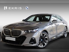 BMW 5-serie - 550e xDrive | Comfortstoelen | Bowers & Wilkins | M Sportpakket | Panoramadak | Stoelventi
