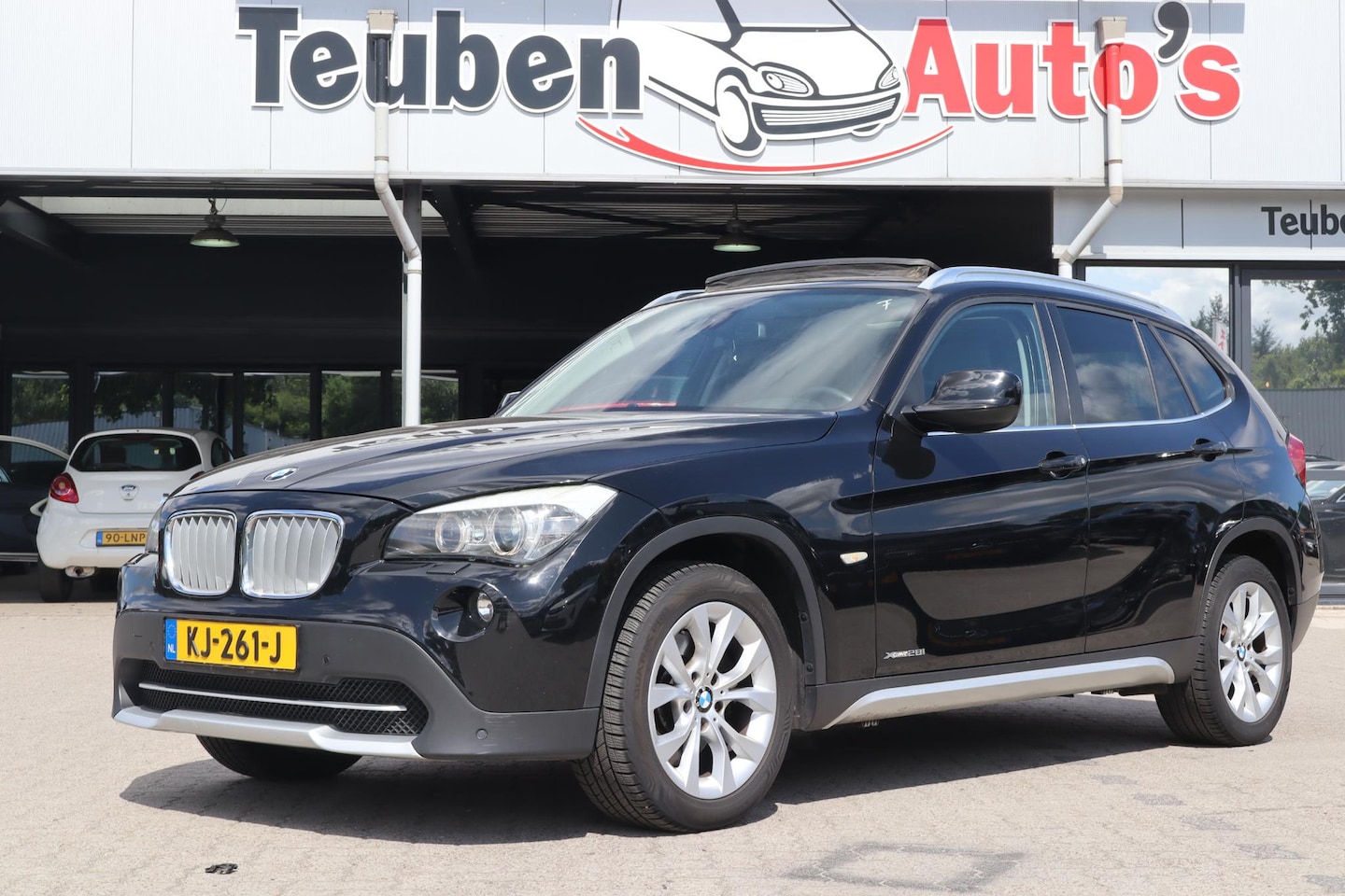 BMW X1 - xDrive28i Executive | Panorama dak | Stoelverwarming | Zie tekst...dak werkt niet! - AutoWereld.nl