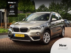 BMW X1 - xDrive20i Essential | Trekhaak | acht.Camera | 4x4| Verst. A-bank | Topstaat