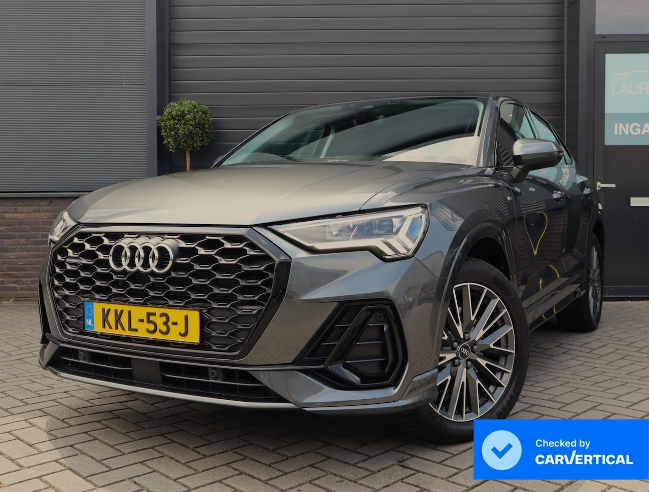 Audi Q3 Sportback - 40 TFSI quattro S Edition | S-line | Pano | Trekhaak | all weather banden | Leer - AutoWereld.nl