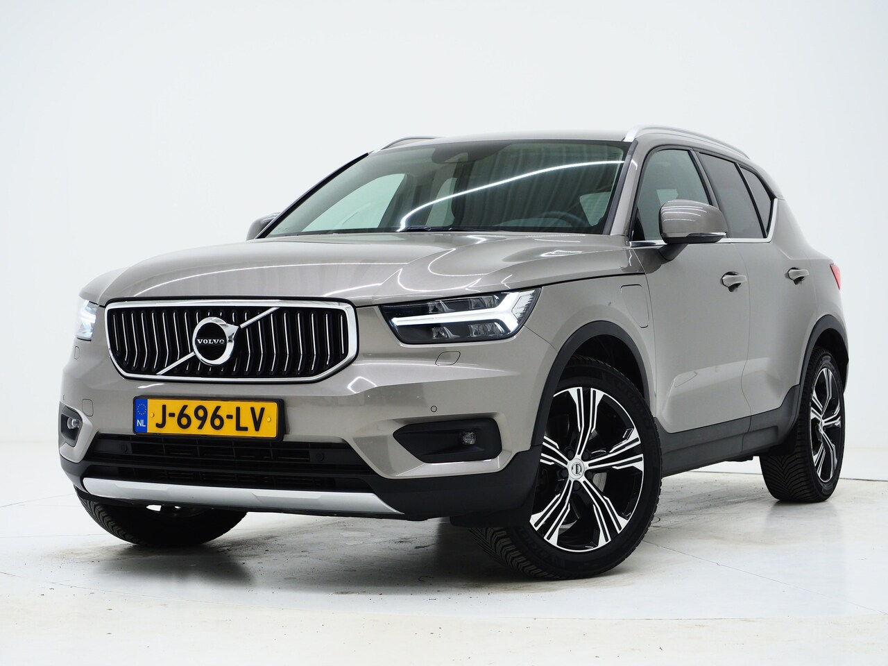 Volvo XC40 - T5 262PK Inscription | Trekhaak | Power Seats | HK Audio | Adapt. cruise control | BLIS - AutoWereld.nl