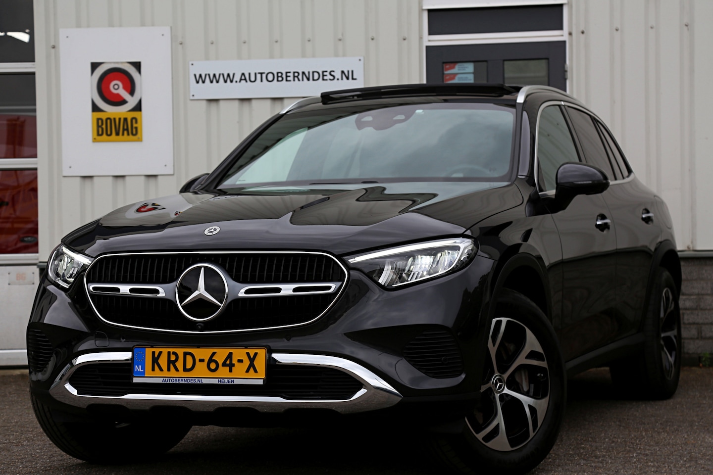 Mercedes-Benz GLC-klasse - 300e 4MATIC Plug in hybride*Perfect Onderh.*Luchtvering/Pano/Massage/Stoelkoeling/Snellade - AutoWereld.nl