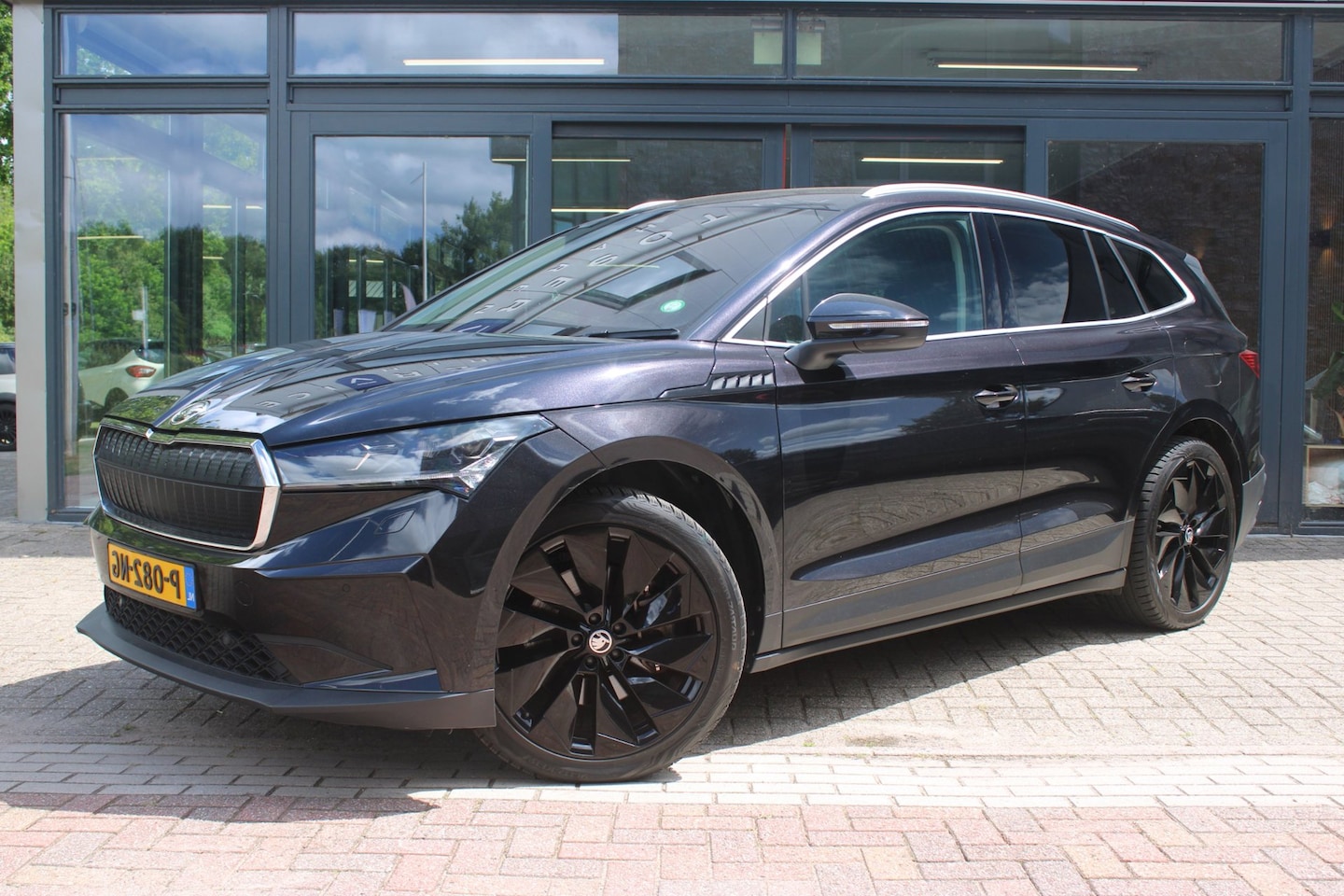 Skoda Enyaq iV - 80 Edition Black | Trekhaak 1000kg | Adaptive Cruise | Camera | Stoel+Stuur verwarming | C - AutoWereld.nl