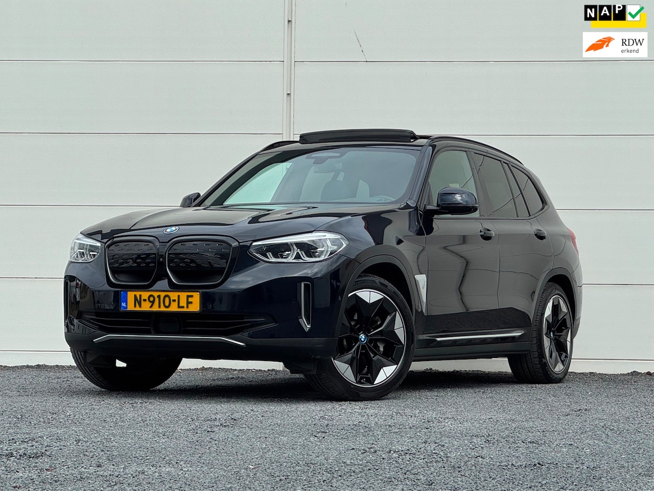 BMW iX3 - High Exe Org NL Pano HK Head up SOH 98% 360 Cam Trekhaak - AutoWereld.nl