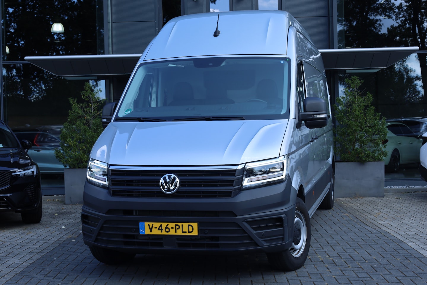 Volkswagen Crafter - 35 2.0 TDI - 177pk L4H4!!! Trendline | Automaat | Camera | 2x Schuifdeur | Cruise | Lane D - AutoWereld.nl