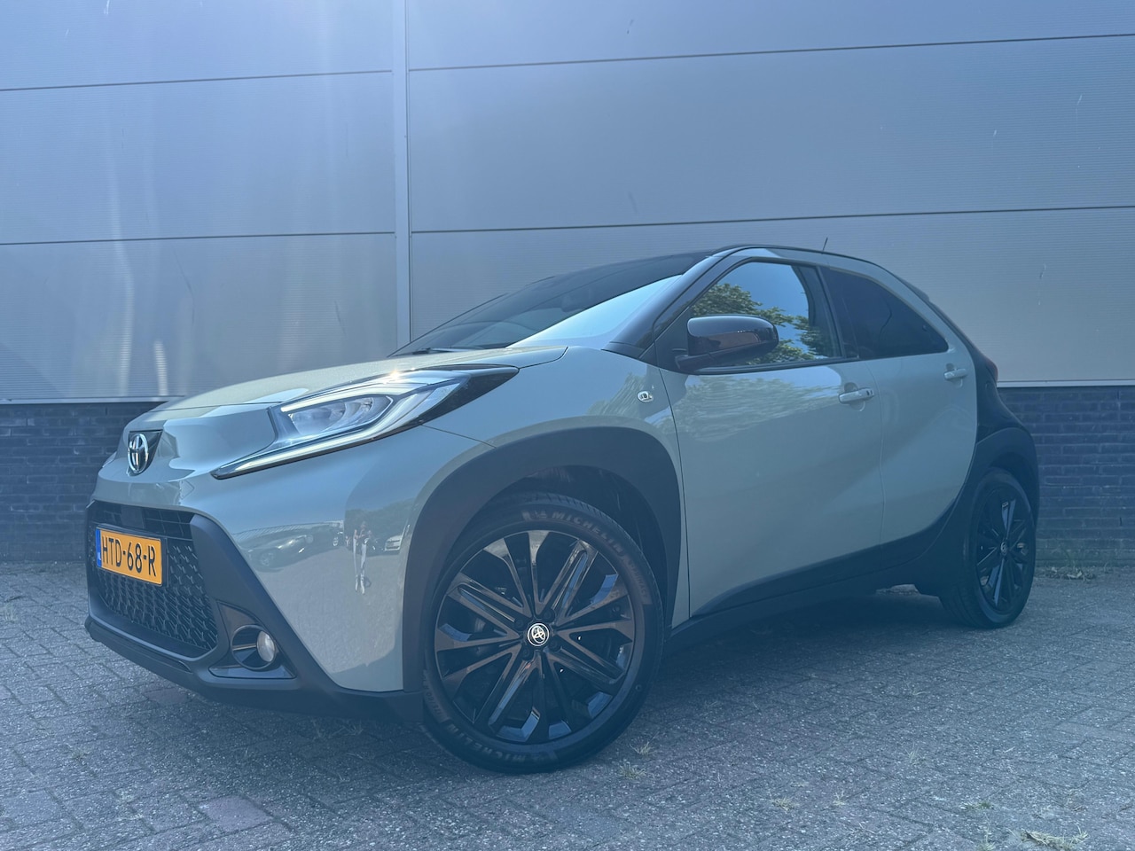 Toyota Aygo X - 1.0 VVT-i S-CVT Premium 1.0 VVT-i S-CVT Premium - AutoWereld.nl
