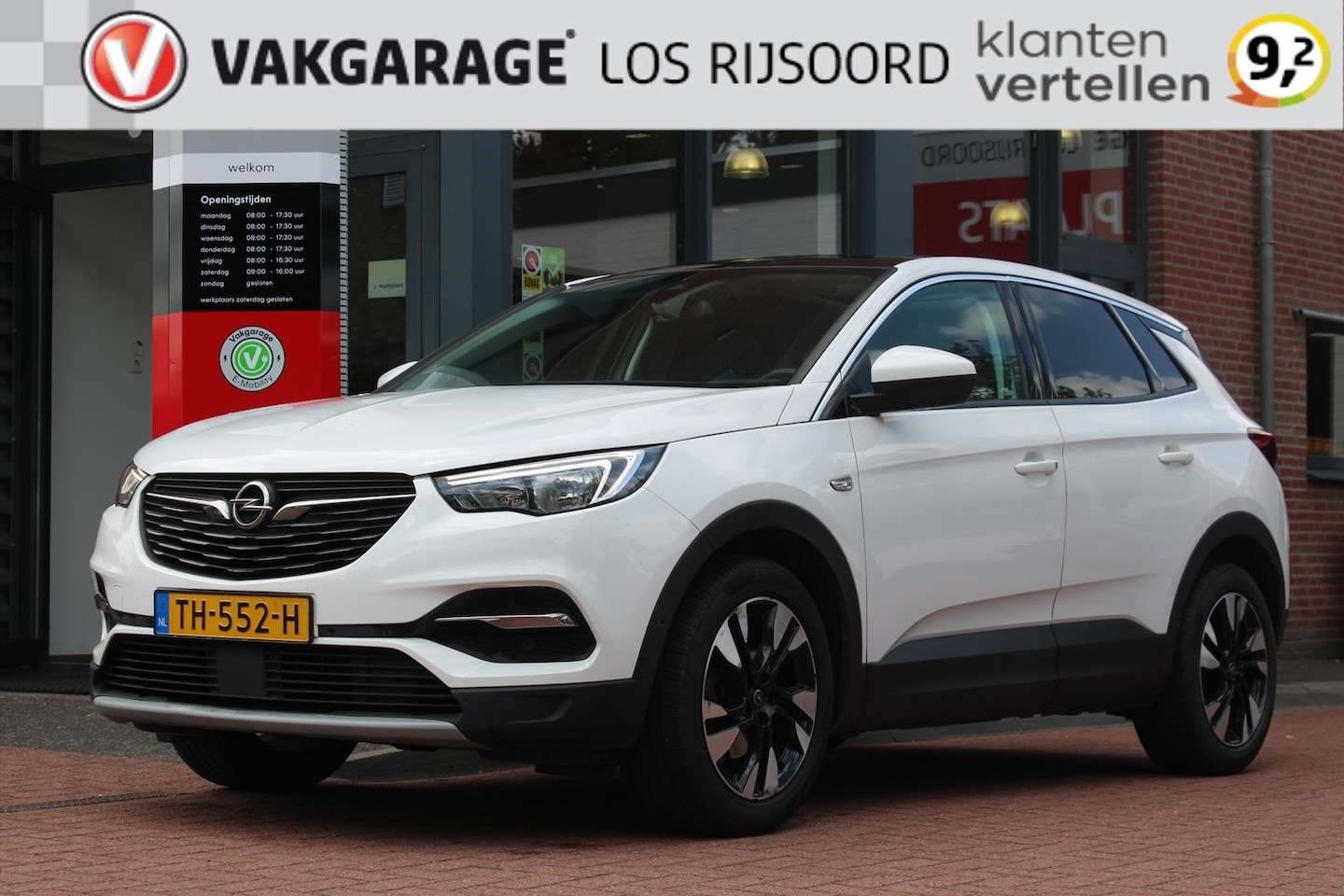 Opel Grandland X - 1.2 Turbo Aut. *Executive* | Panorama | Stoel & Stuurverwarming | Carplay | Cruise & Clima - AutoWereld.nl