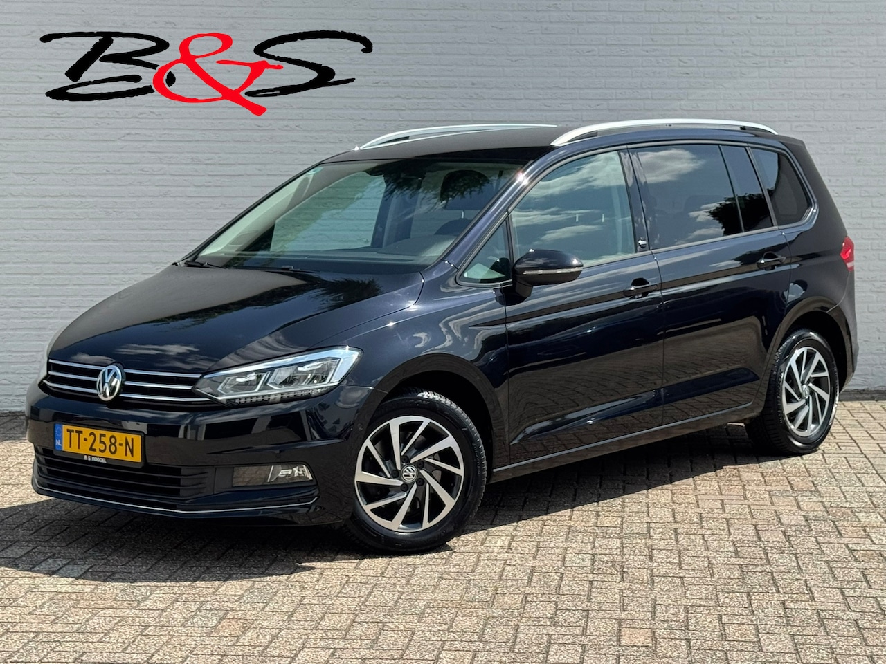 Volkswagen Touran - 1.4 TSI Highline Business 7p Automaat Carplay Stoelverwarming Clima Cruise All-Seasonbande - AutoWereld.nl