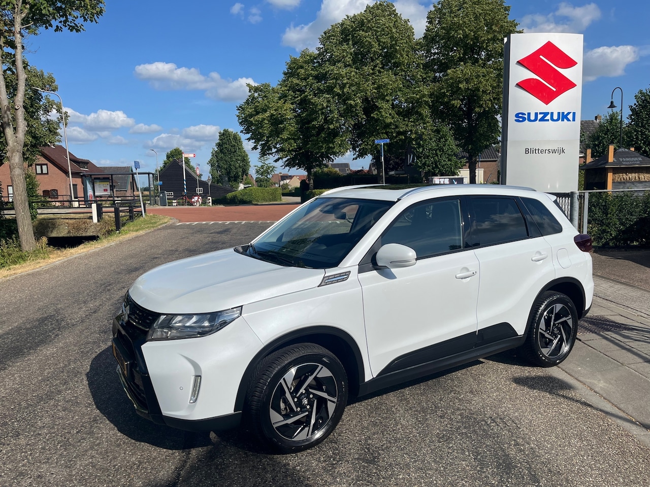 Suzuki Vitara - 1.4 Boosterjet Style Smart Hybrid // TREKHAAK // 1500 Kilo trekgewicht // PANO // Stootlij - AutoWereld.nl