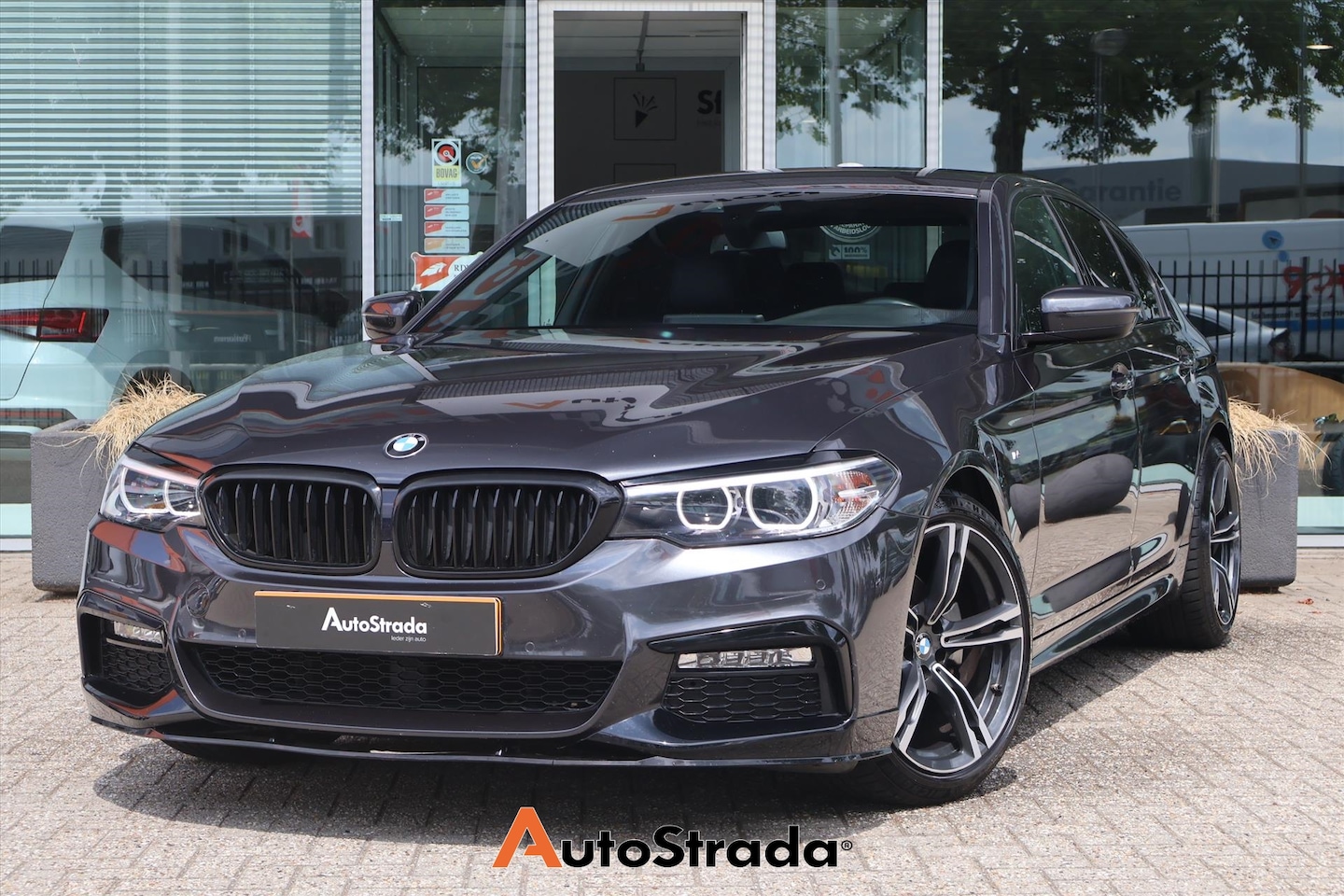 BMW 5-serie - (g30) 520i High Executive M-SPORT 184pk I Navi I Stoelverwarming I Leder I Cruise I Climat - AutoWereld.nl