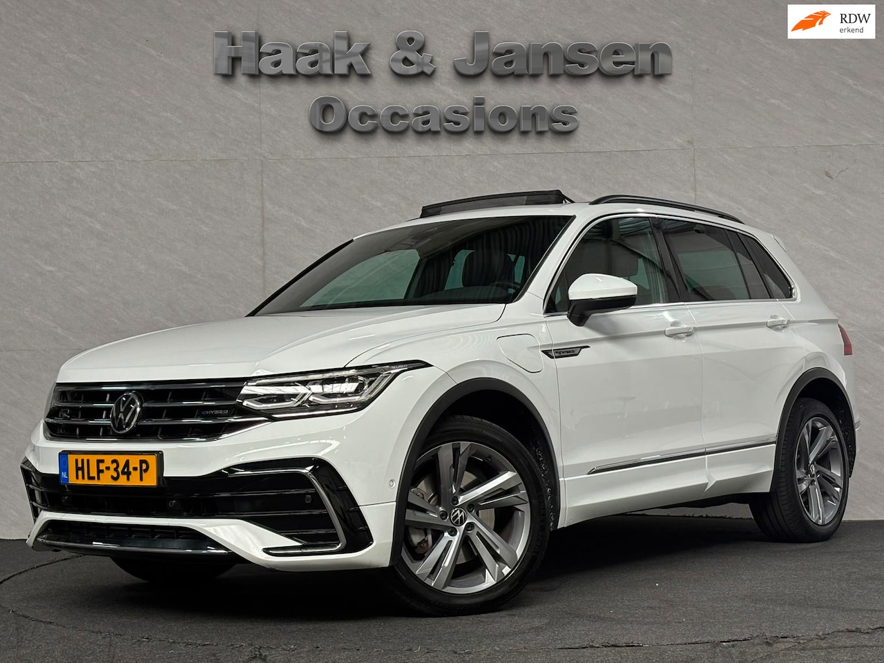 Volkswagen Tiguan - 1.4 TSI eHybrid R-Line Business+ - Pano - ACC - AutoWereld.nl