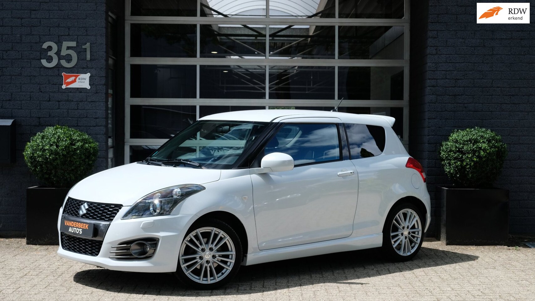 Suzuki Swift - 1.6 Sport 136PK Airco|Bluetooth|Cruise|Xenon - AutoWereld.nl