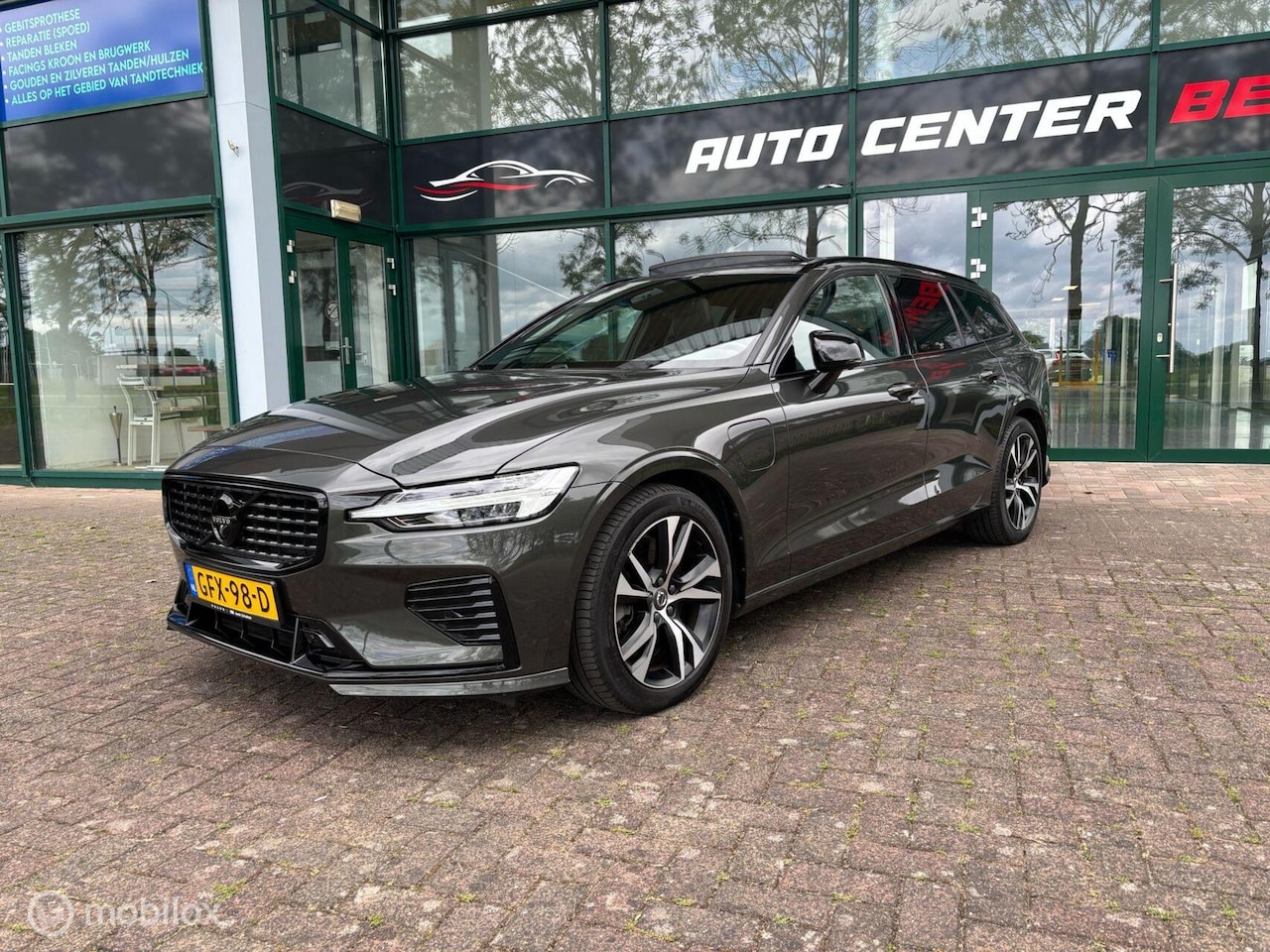 Volvo V60 - 2.0 T6 Recharge AWD R-Design Trekhaak - AutoWereld.nl