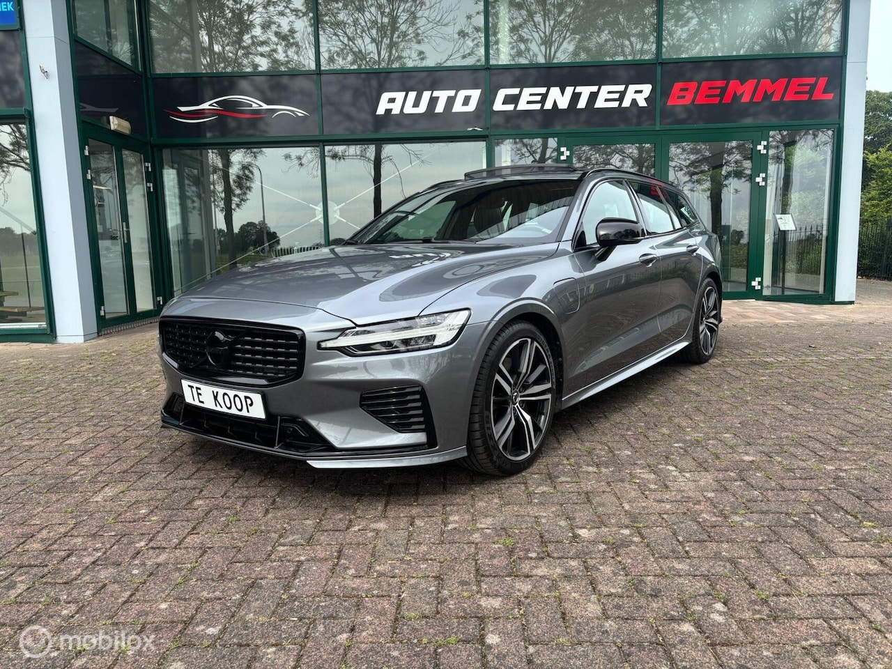 Volvo V60 - 2.0 T8 Twin Engine AWD R-Design SOH 93% - AutoWereld.nl