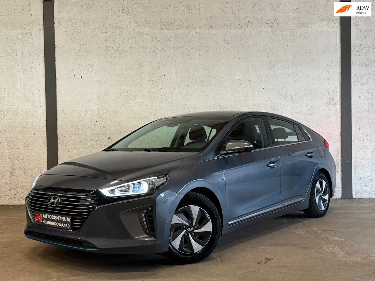 Hyundai IONIQ - 1.6 GDi Hybride Aut|Navi|Infinity|Camera|Dealer Onderhouden !! - AutoWereld.nl