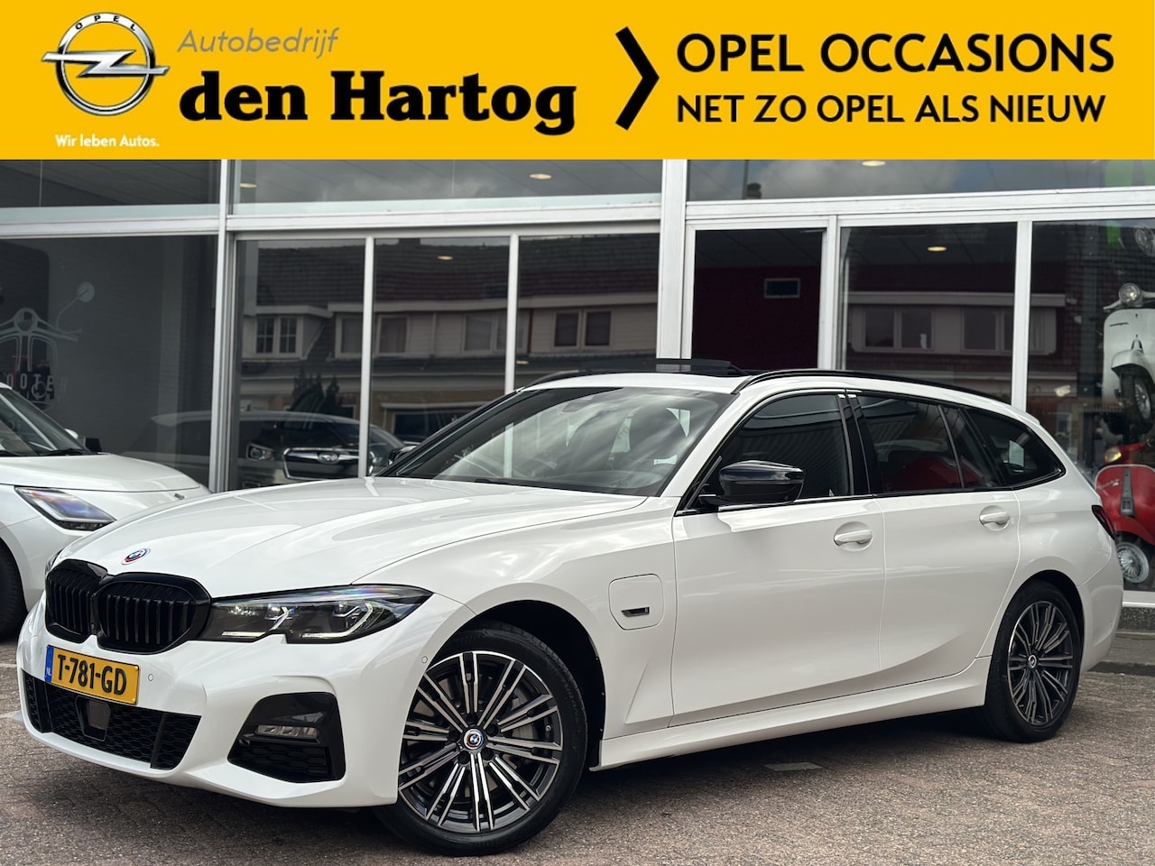 BMW 3-serie Touring - 330e xDrive Business Edition Plus 50 jahre / Pano / HUD / ECC / 360 Camera - AutoWereld.nl
