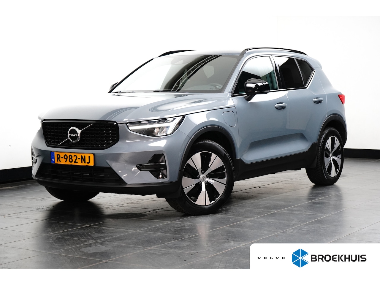 Volvo XC40 - T4 Plug-in hybrid Plus Dark | Adaptive Cruise | BLIS | Stoelverwarming | Achteruitrijcamer - AutoWereld.nl