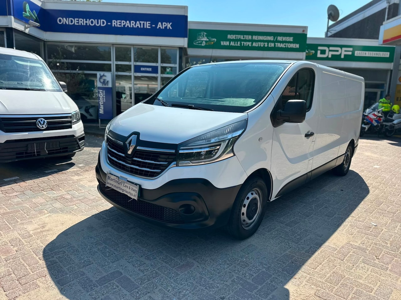 Renault Trafic - 2.0 dCi 120 T29 L2H1 Business 2.0 dCi 120 T29 L2H1 Business - AutoWereld.nl