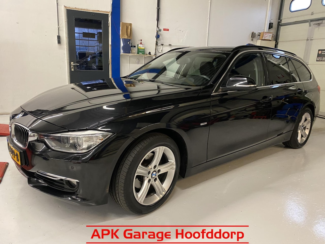 BMW 3-serie Touring - 320i High Executive / Pano / leder - AutoWereld.nl