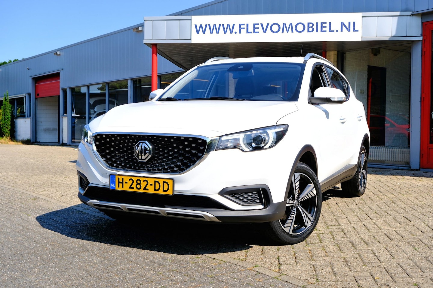 MG ZS - Luxury 45 kWh Aut. Pano|Leder|Navi|CarPlay|Cam|LMV - AutoWereld.nl