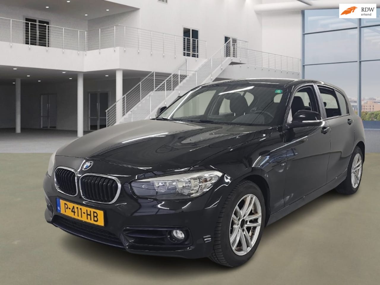 BMW 1-serie - 118d Sport/AIRCO/CRUISE/NAVI/PARKEERSENS ACHTER/VERWARMDE VOORST - AutoWereld.nl