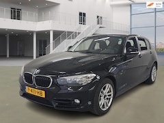 BMW 1-serie - 118d Sport/AIRCO/CRUISE/NAVI/PARKEERSENS ACHTER/VERWARMDE VOORST
