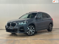 BMW X1 - XDrive20i High Executive | M-SPORT | PANO | TREKHAAK | HARMAN KARDON