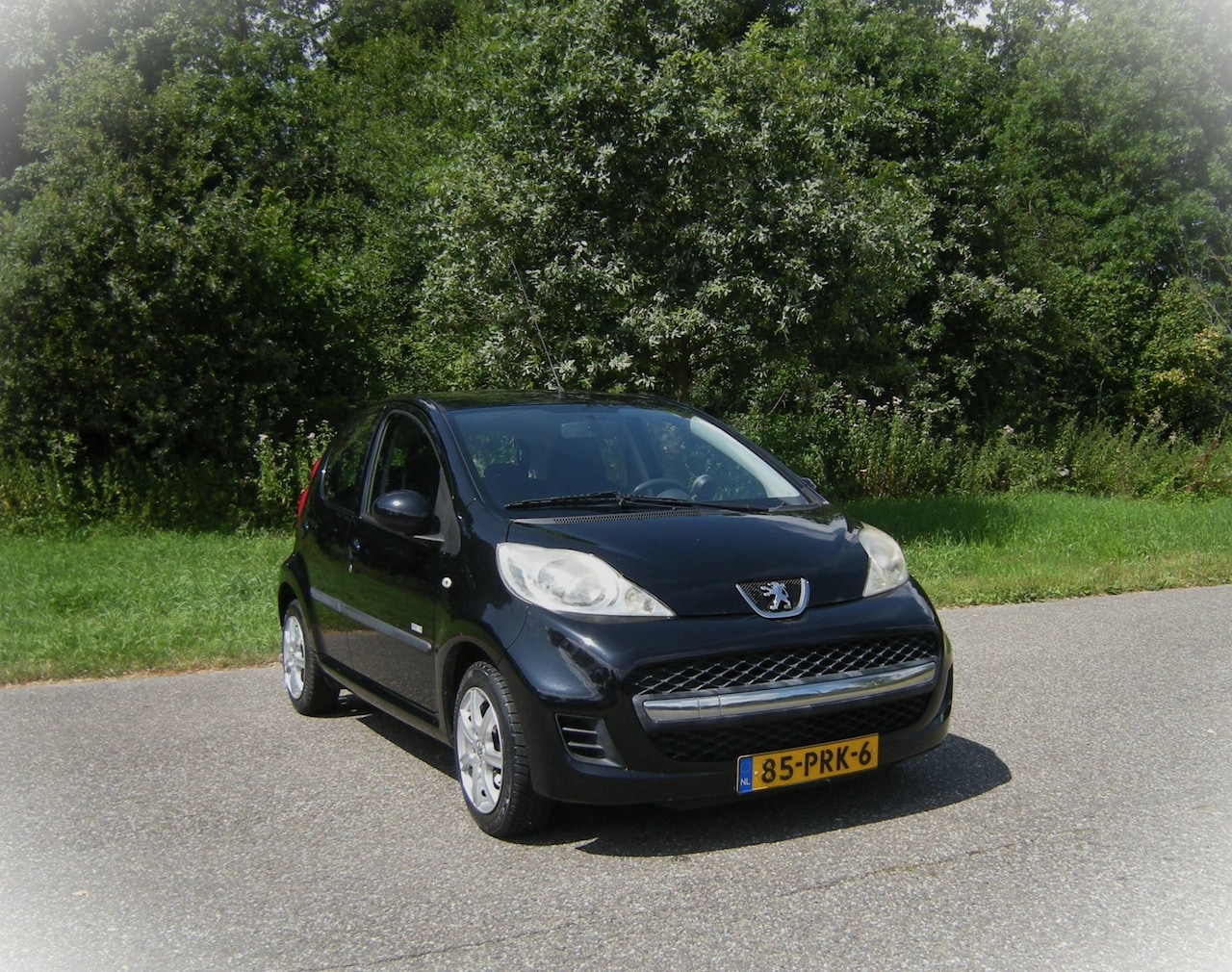 Peugeot 107 - 1.0-12V Millesim 200 . 5 Deurs . Airco . LMV . Elec ramen . enz - AutoWereld.nl
