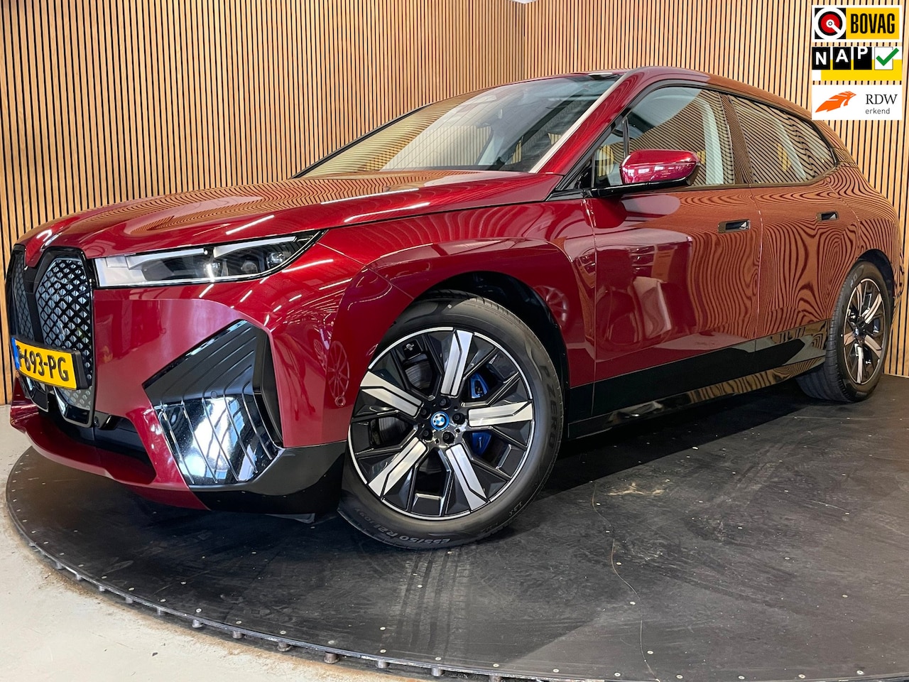 BMW iX - XDrive40 Executive 77 kWh|100% SOH|VOLLEDER|ELEK.STUURVERSTELLING|CAMERA|CARPLAY|PDC V+A|N - AutoWereld.nl
