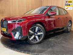 BMW iX - XDrive40 Executive 77 kWh|100% SOH|VOLLEDER|ELEK.STUURVERSTELLING|CAMERA|CARPLAY|PDC V+A|N