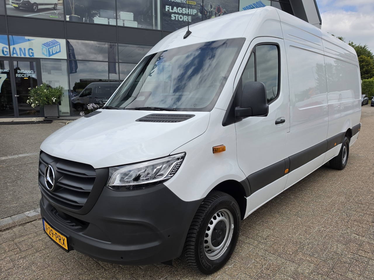 Mercedes-Benz Sprinter - 317 CDI L3-H2 Pro Automaat * Navi * Camera * LED * Stoelverwarming * - AutoWereld.nl
