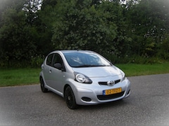 Toyota Aygo - 1.0-12V Now . 5 Deurs . Airco . Audio . Elec ramen . enz