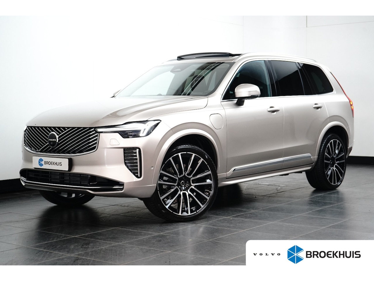 Volvo XC90 - Ultra Bright Plug-In Hybrid AWD | Full Option | 22" | Luchtvering | gelaagde zijruiten | B - AutoWereld.nl