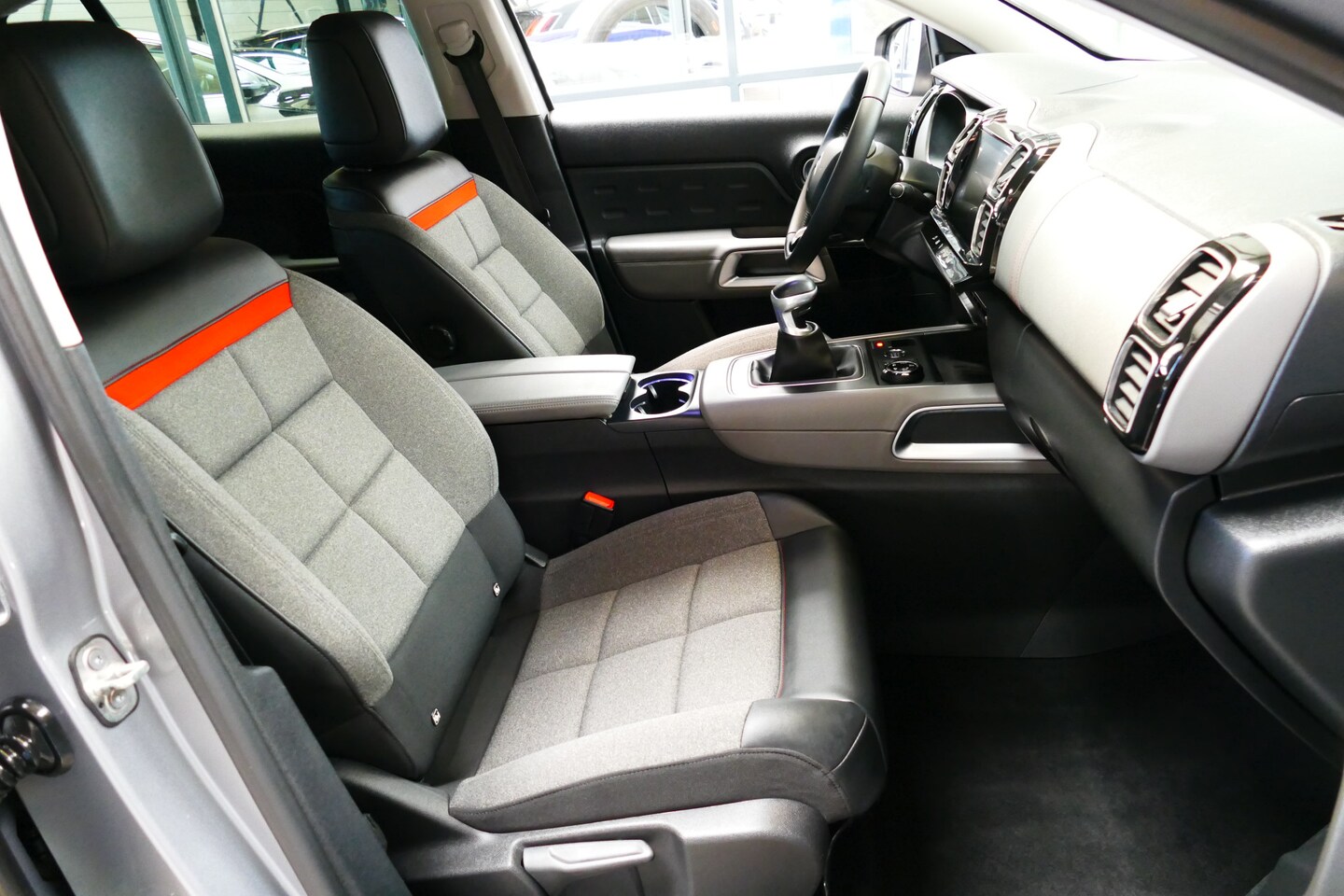 Citroën C5 Aircross - 1.2 130pk Feel 1-Eig. Camera, Navi, Clima, Haak 1350kg - AutoWereld.nl