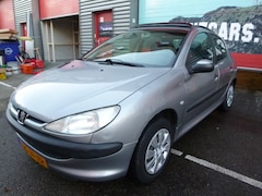 Peugeot 206 - 1.6, ZUINIG 5 deurs, trekhaak, schuifdak, etc