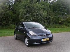 Toyota Aygo - 1.0-12V + . 5 Deurs . Lichtmetalen velgen . Nieuwe kopling . enz