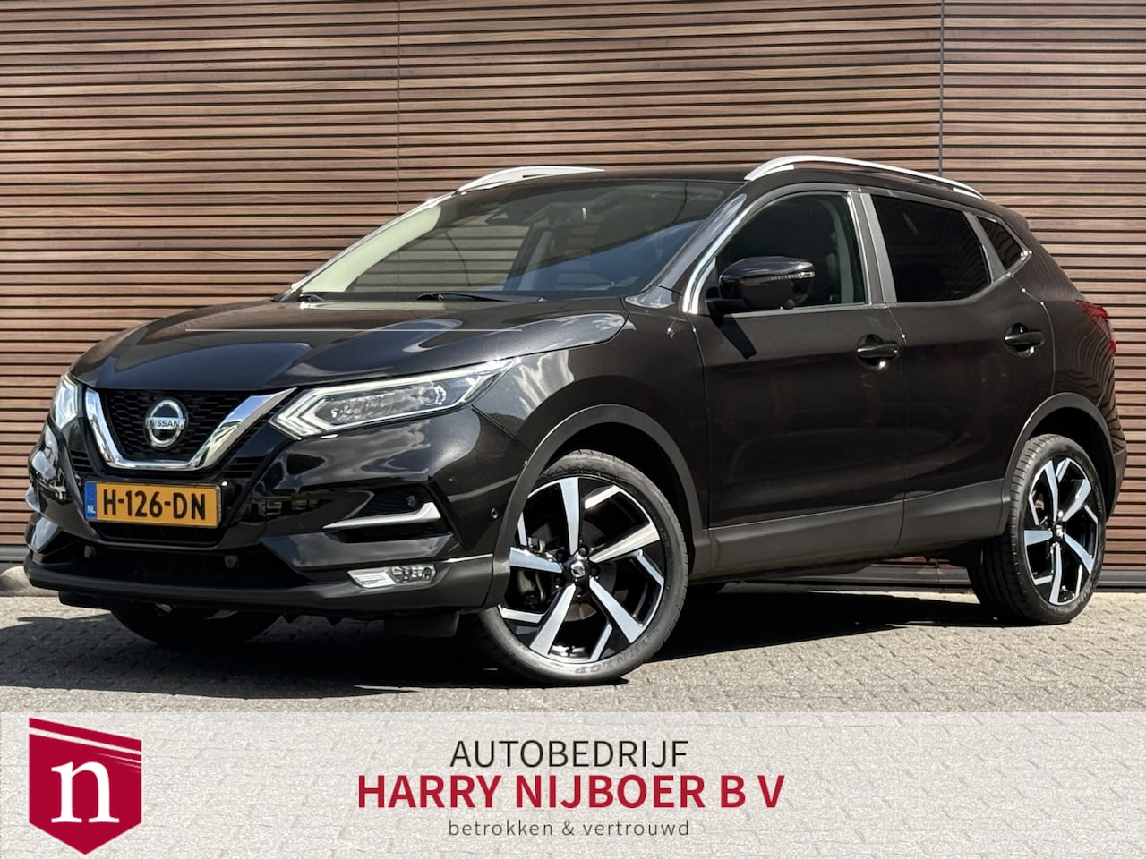 Nissan Qashqai - 1.3 DIG-T Tekna + Dodehoek / Navi / 360* Camera / Panodak - AutoWereld.nl