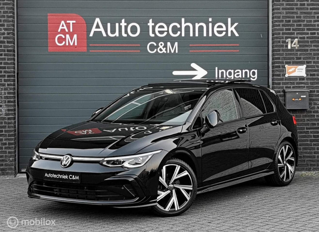 Volkswagen Golf - 1.5 eTSI R-LINE/150PK/DSG/PANO/ACC/CAMERA/IQ - AutoWereld.nl