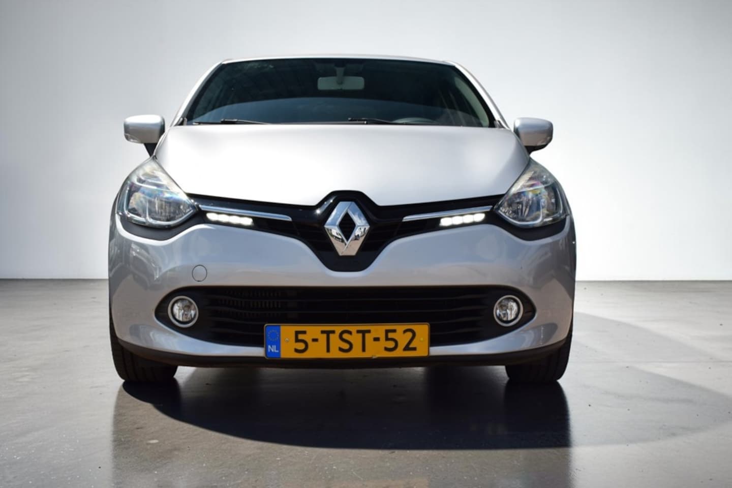 Renault Clio - 1.2 Expression 1.2 Expression, Automaat, Afneembare Trekhaak, Full map Navigatie, NAP, Org Ned auto