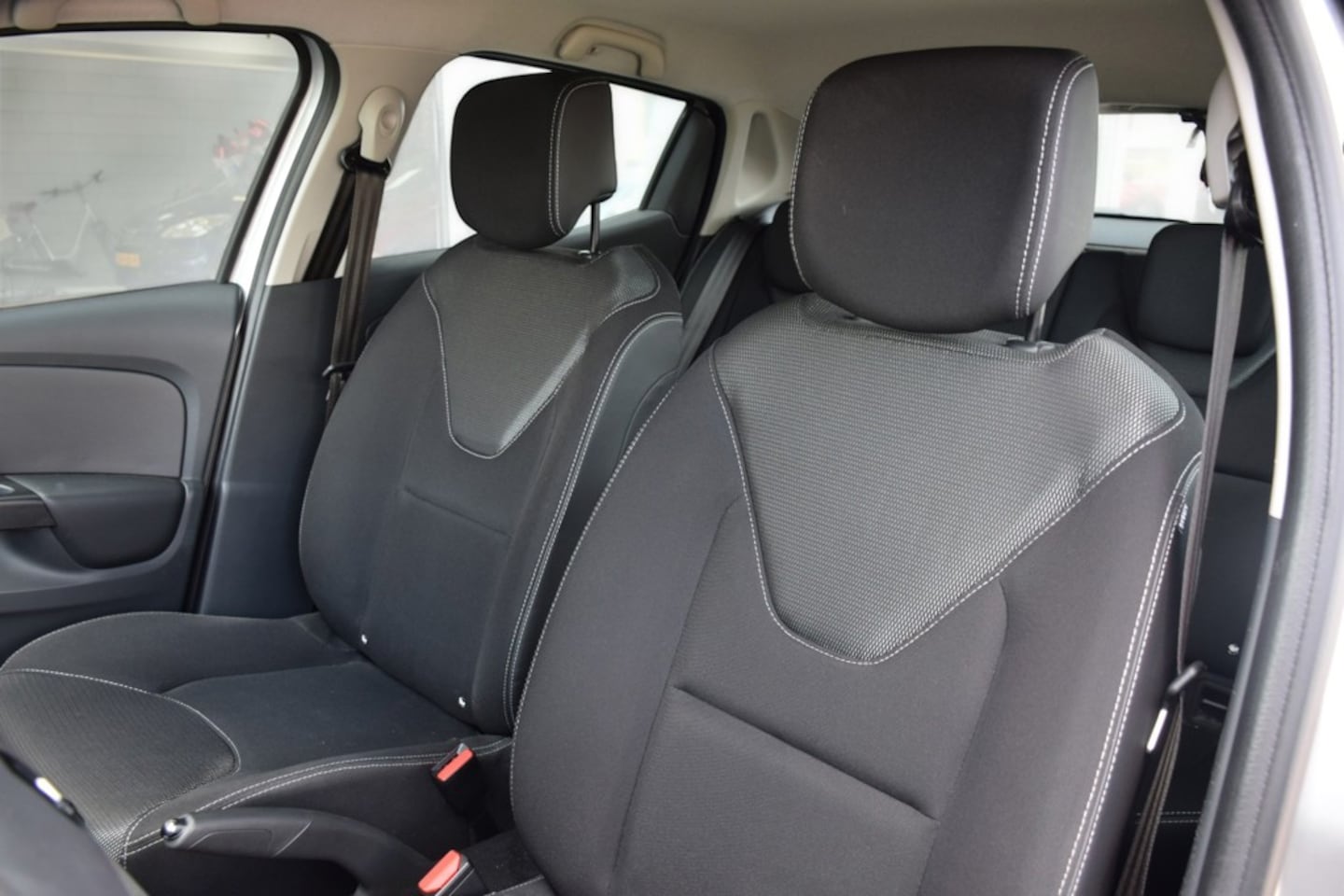 Renault Clio - 1.2 Expression 1.2 Expression, Automaat, Afneembare Trekhaak, Full map Navigatie, NAP, Org Ned auto