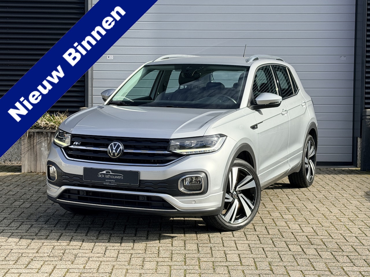 Volkswagen T-Cross - 1.0 TSI R-Line / AUTOMAAT / CAMERA / CARPLAY / CRUISE / 28.000KM - AutoWereld.nl